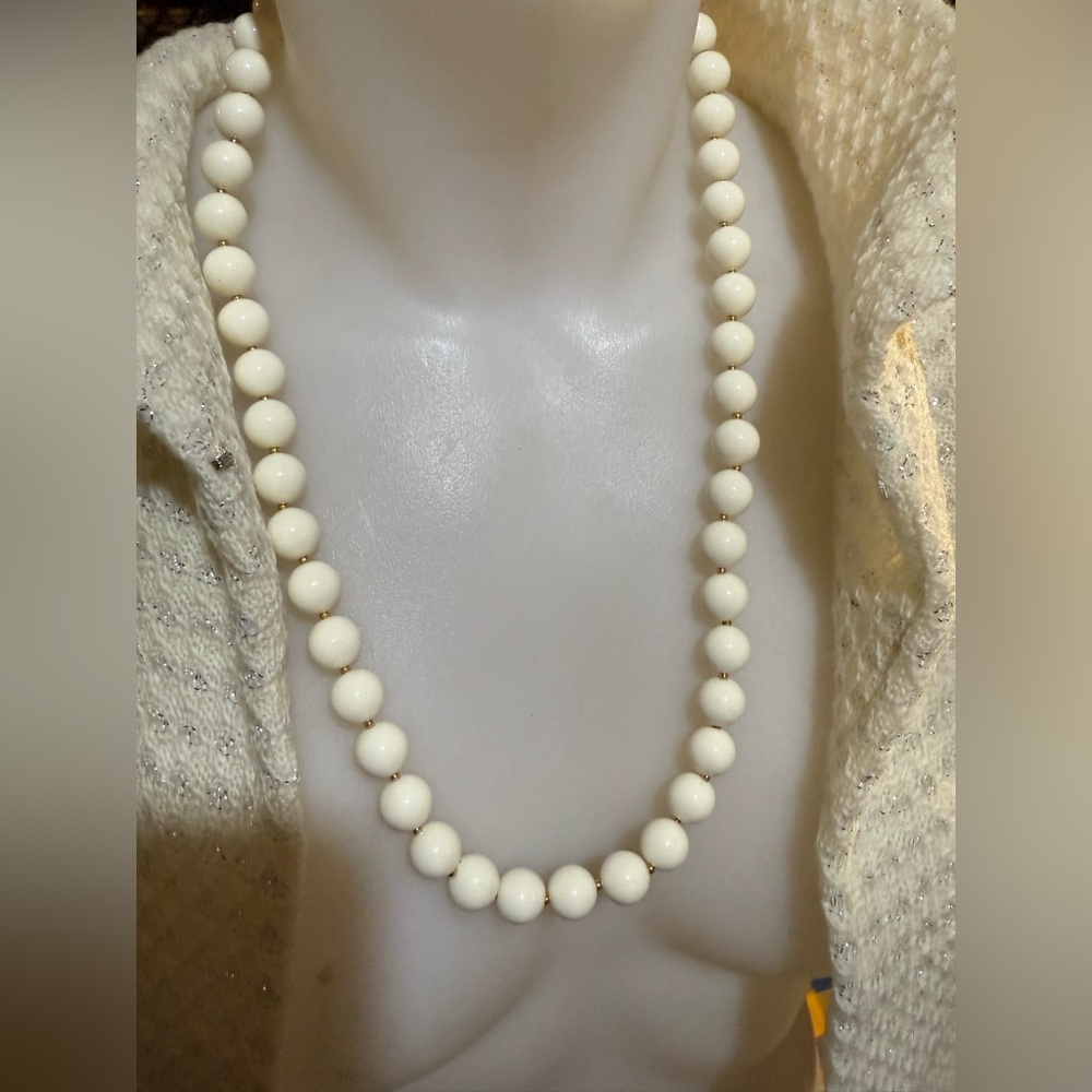 Vintage Marvella White Beaded Necklace